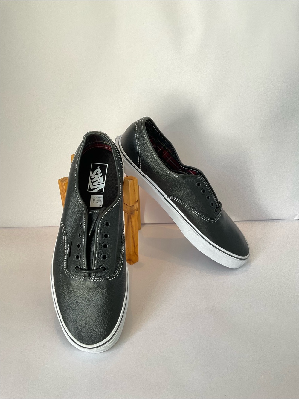 NWT/In Box Vans Authentic Leather Lace Up Sneakers in Black with White Soles - Picture 5 of 8